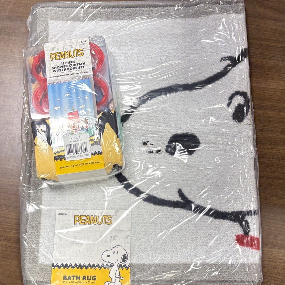 Peanuts Snoopy Gray and White Bath Set